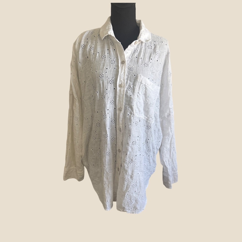 American Eagle White Eyelet Oversized Button Down Shirt M Coastal Boho Layering